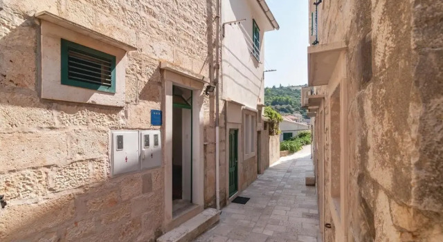 Beautiful Apartment in Povlja With 2 Bedrooms and Wifi, Prenota Appartamento Povlja 