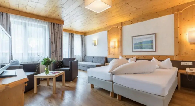 Семейный номер Standard с балконом Hotel Burgstall