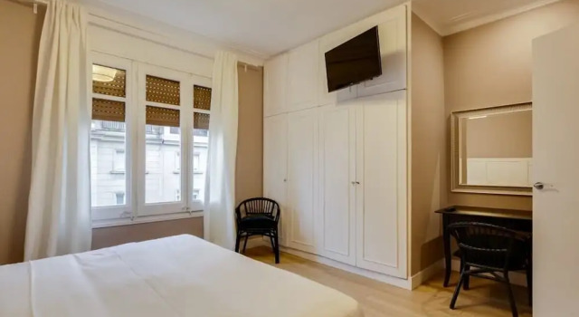 Cosy 3 Bed 2 Bath in Vibrant Eixample, Near Metro, Забронировать Отель Эшампле Барселона, рядом с Jove Regina Theatre