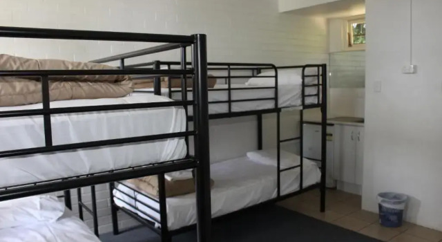 Кровать в общем номере Hoey Moey Backpackers