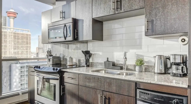 Апартаменты Elegant Condo w/ Balcony, Stunning Downtown Views!