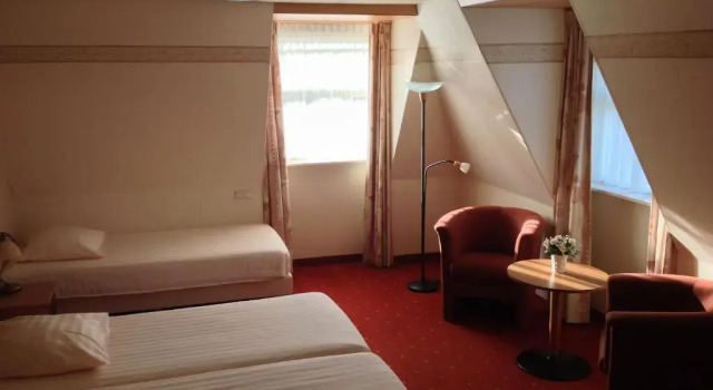 Трёхместный номер Comfort SuyderSee Hotel