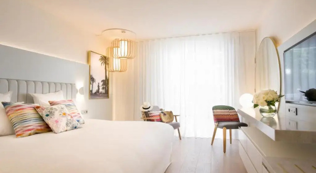 Двухместный номер Deluxe с балконом Croisette Beach Hotel Cannes - MGallery Collection