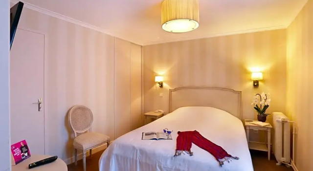 Трёхместный полулюкс Hostellerie des Trois Pigeons, Paray-le-Monial