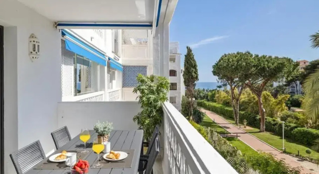 Апартаменты Stylish Sea view apartment in Playas del Duque