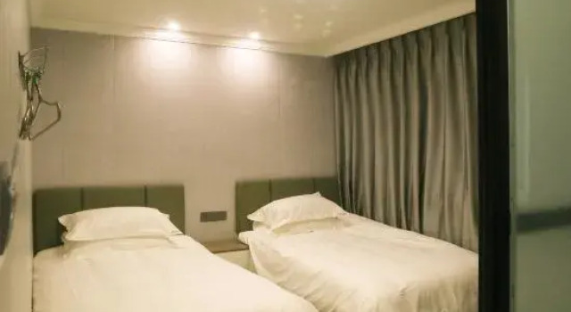 Люкс Qingyuan Hongzhou Business Hotel
