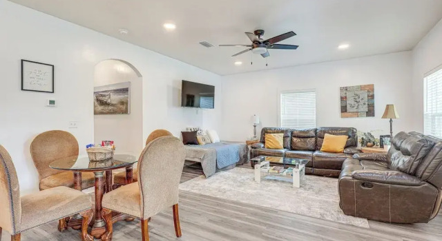 Коттедж Pensacola Home on 1 Acre w/ Large Yard & Grill!