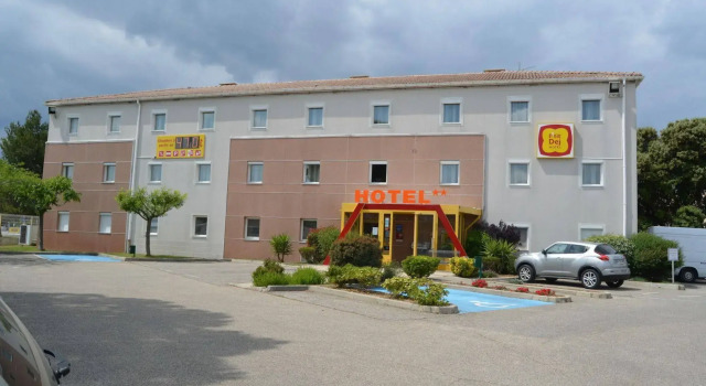 B&B HOTEL Bollène, Prenota Bed & breakfast Hotel a Alvernia con parcheggio, Parcheggio