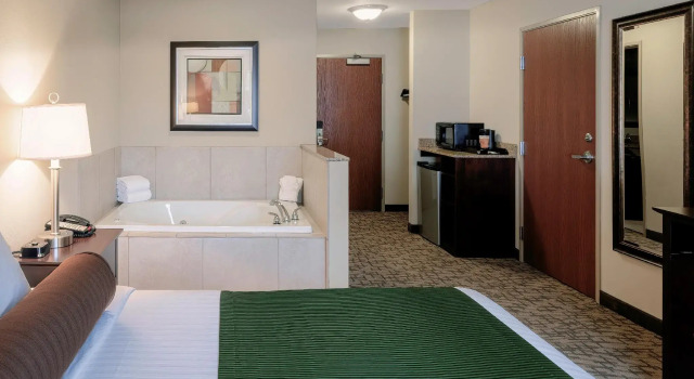 Люкс Cobblestone Inn & Suites - Durand