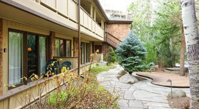 Wonderful 2BR 1,5BA at the base of Aspen Mountain, Забронировать Отель Аспен Горнолыжный курорт Аспен-Сноумас, рядом с Little Nell