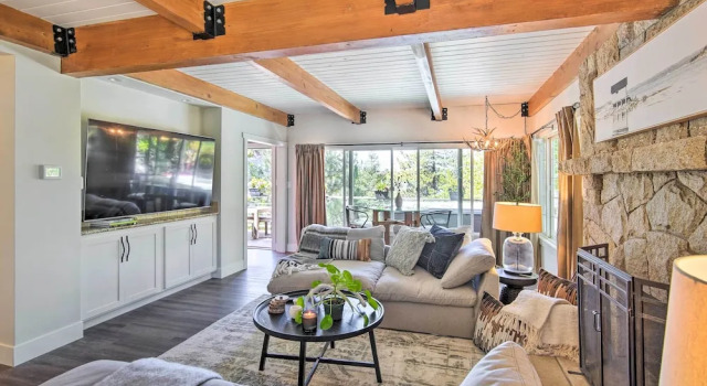 Коттедж Chic Lake House w/ Furnished Deck & Hot Tub!