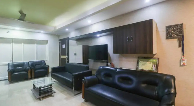 Hotel Space Setter by OYO Rooms