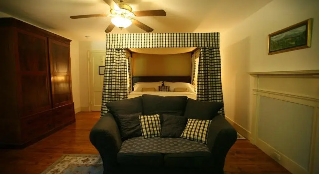 The Stone House B&B, Prenota Bed & breakfast Hurley Ulster County