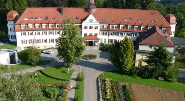 Schönblick - Christliches Gästezentrum, Забронировать Отель Швебиш-Гмюнд Swabian Alps, рядом с Leuchtturm