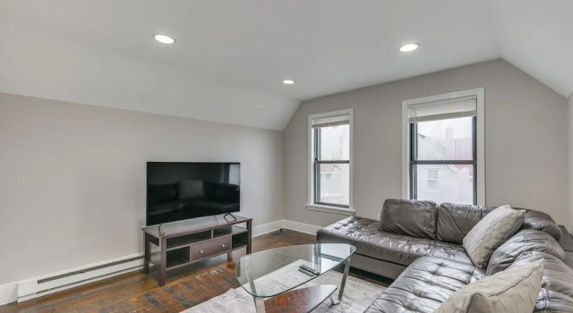 Апартаменты Pet-friendly Malden Apartment: 7 Mi to Boston!