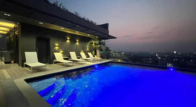Ease Hotel