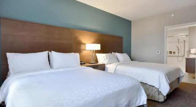 Четырёхместный номер Standard c 1 комнатой Staybridge Suites Waterloo - St Jacobs Area by IHG