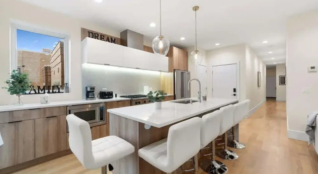 Апартаменты New Bright Condo Sleeping 8 by United Center