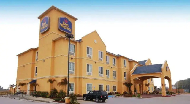 Кровать в общем номере Best Western Plus Manvel Inn & Suites