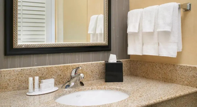 Номер Standard Courtyard St. Louis Westport Plaza