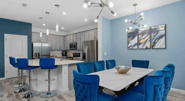 Super Blue- Sleeps 24 w Pool Movie Loft, Rezerwuj Dom wakacyjny Kissimmee Kissimmee