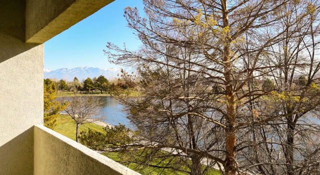Двухместный номер с балконом Hilton Garden Inn - Salt Lake City Airport