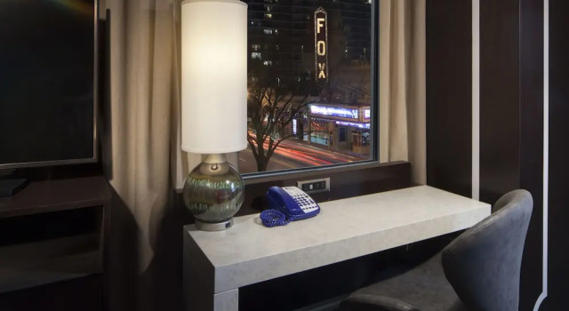 Четырёхместный номер Standard с видом на город Hotel Indigo Atlanta Midtown by IHG