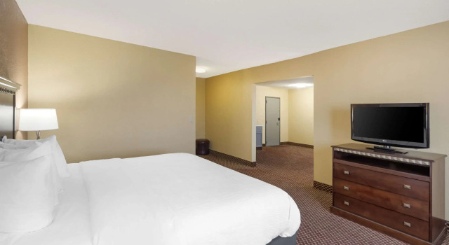 Двухместный люкс Quality Inn & Suites Bloomington University Area