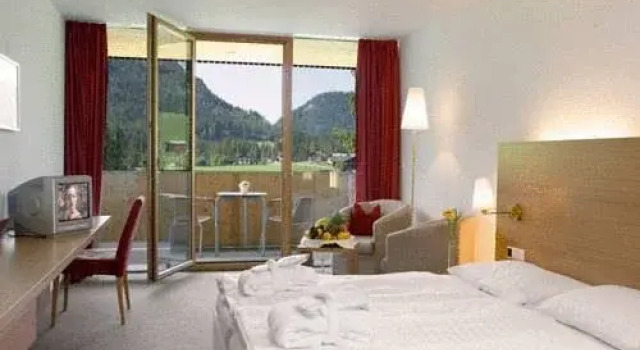 Asi-Lodge**** Tirol, Rezerwuj Hotel Hotele w Tyrol z parkingiem, Parking