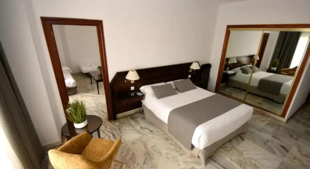Полулюкс Hotel Turia Valencia