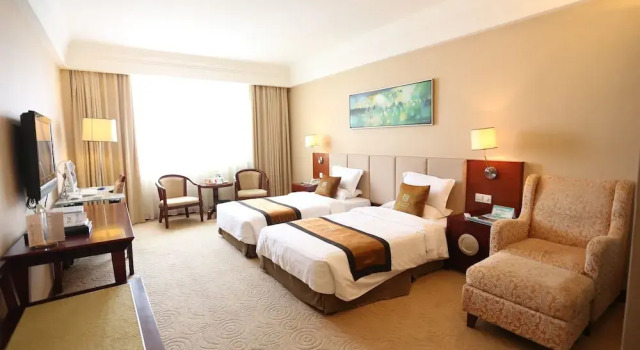 Royal Crown Hotel, Book Hotel Qingyuan Guangdong