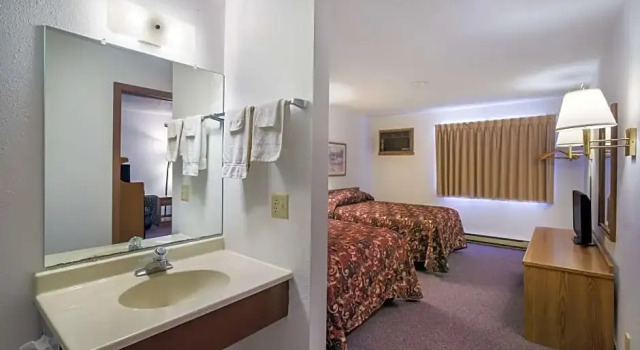 Четырёхместный люкс Beaver Creek Inn and Suites