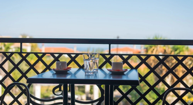 Трёхместный номер Standard с балконом Stamos Hotel