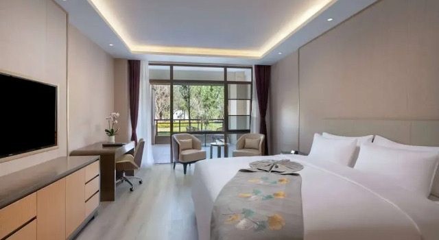 Номер Standard Howard Johnson by Wyndham LakeView Hotel Kunming
