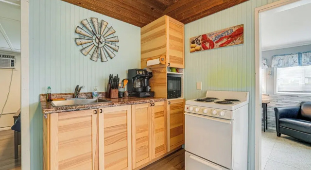 Коттедж Large Yard: Walkable Cottage in Old Orchard Beach!