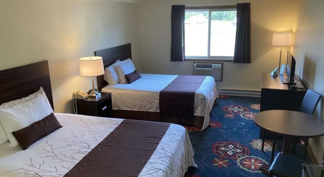 White Pine Lodge, Book Mini-hotel Hoteller i Michigan med parkering, Parkering