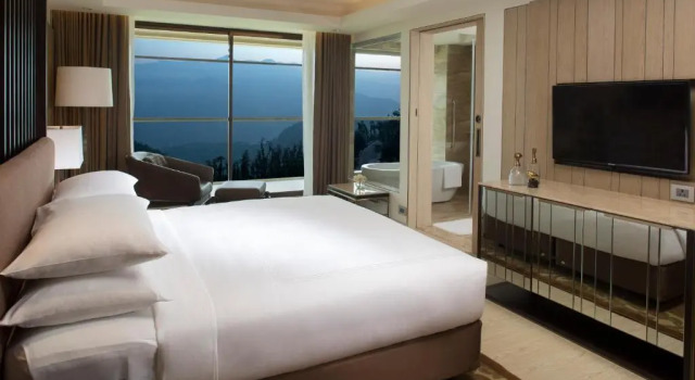 Люкс JW Marriott Mussoorie Walnut Grove Resort & Spa