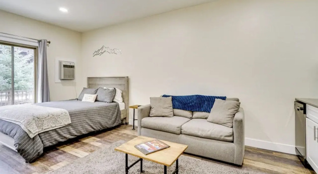 2 Mi to the Slopes! Park City Condo w/ Hot Tub, Забронировать Апартаменты/квартира Парк-Сити Deer Valley - The Canyons, рядом с Prospectore Park
