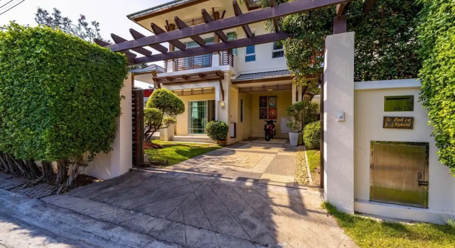 3 Bed Pool Villa in Great Location - STV