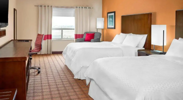 Четырёхместный номер Standard Four Points by Sheraton Edmonton Gateway