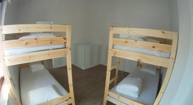 Кровать в общем номере Ahoy Porto Covo Hostel