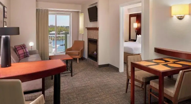 Люкс с видом на озеро Residence Inn by Marriott Gravenhurst Muskoka Wharf