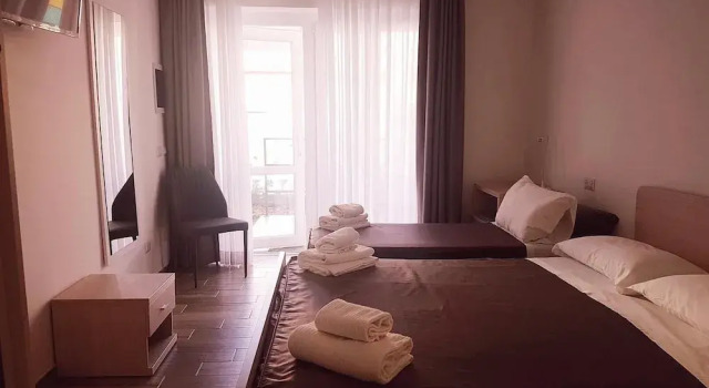 Трёхместный номер Standard с видом на сад Academy Hotel