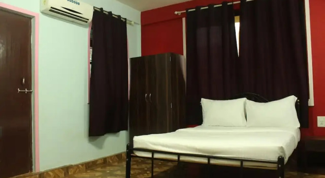 OYO 6453 Home Studios behind KFC Calangute, Rezerwuj Hotel Calangute North Goa