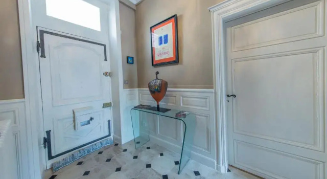 Room in Guest room - This 10th Century home sits in an exceptional setting in the center of Orleans