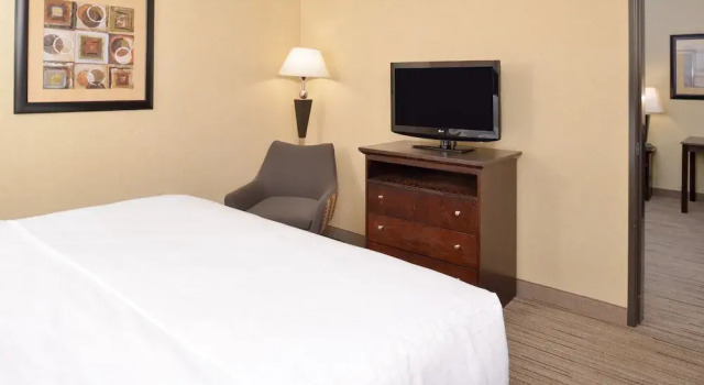 Люкс с 2 комнатами Holiday Inn Express & Suites Nampa - Idaho Center by IHG
