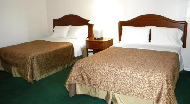 Четырёхместный номер Standard Fairway Inn by the Falls