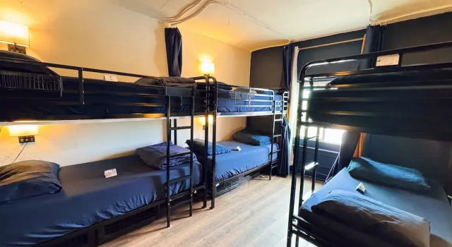 ITH San Diego Mission Beach Backpacker Hostel, Забронировать Хостел Отели Сан-Диего с парковкой, рядом с Bahia Point Beach, Парковка