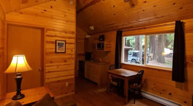 Emerald Forest Cabins, Забронировать Отель Тринидад Humboldt County, рядом с Художественная галерея Тринидада