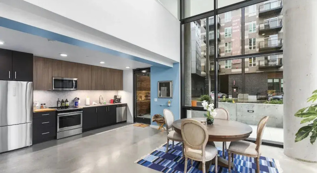 Апартаменты Classic Airy and Open Corner Loft - 92 Walkscore